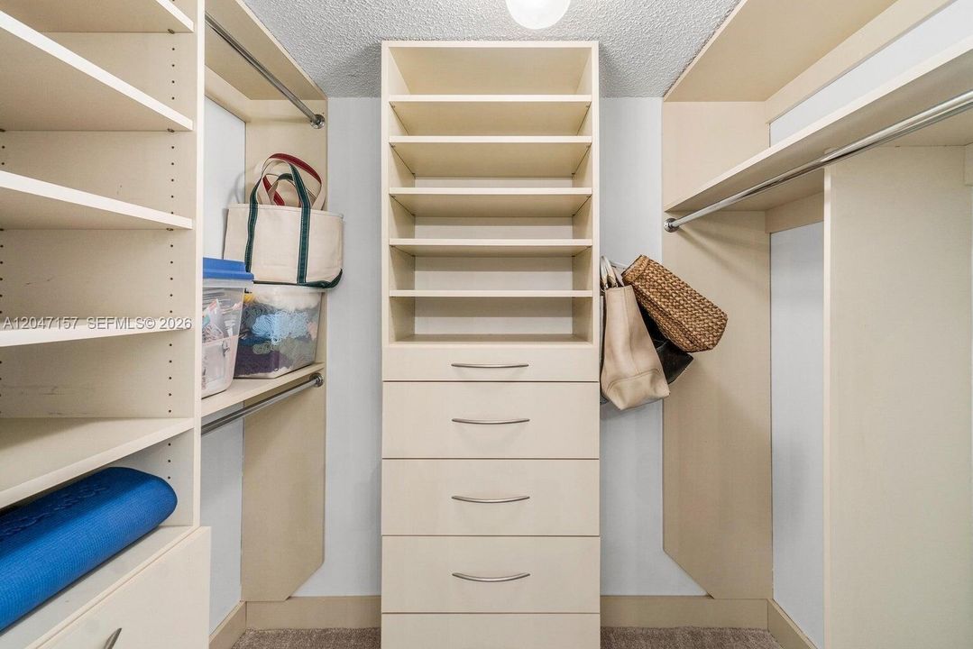 В аренду: $3,800 (2 спален, 2 ванн, 1355 Квадратных фут)