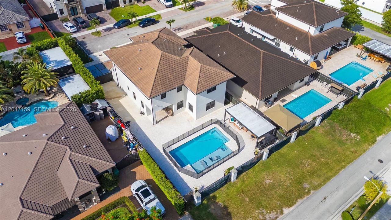 For Rent: $6,000 (5 beds, 5 baths, 3716 Square Feet)