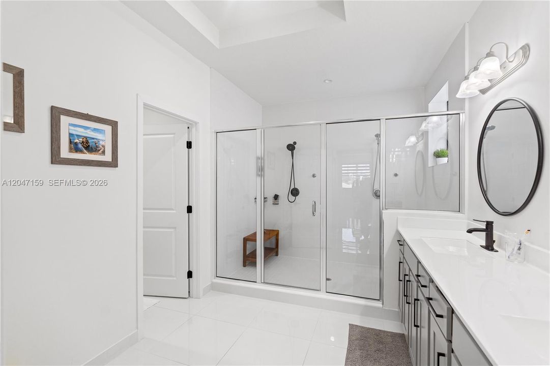 For Rent: $6,000 (5 beds, 5 baths, 3716 Square Feet)