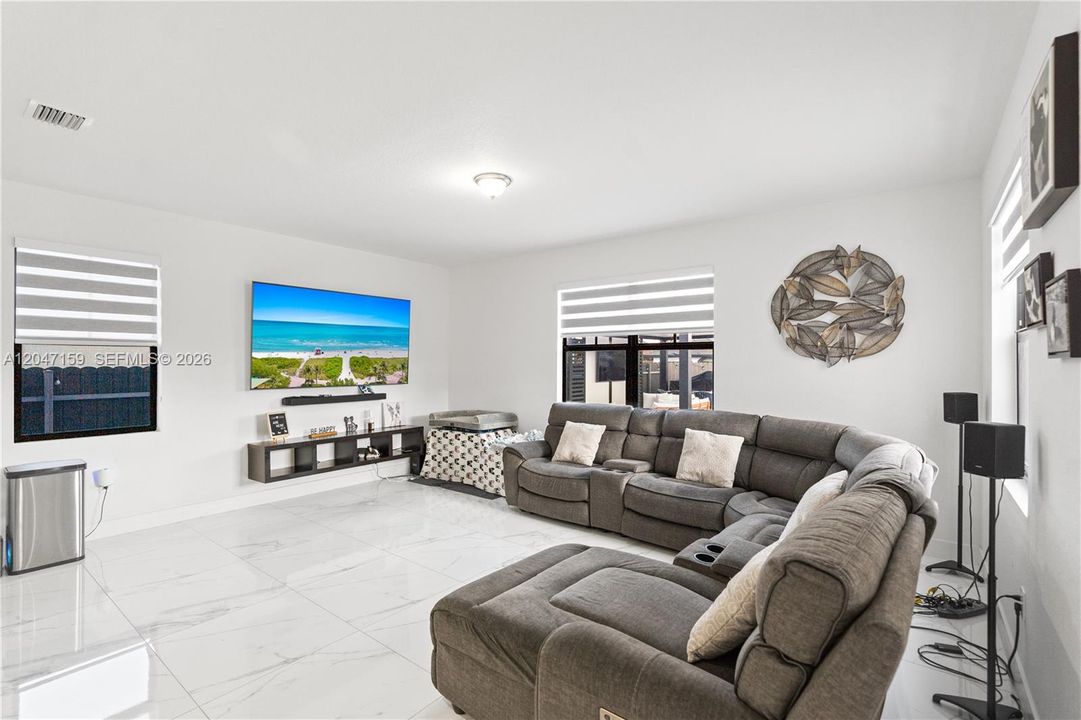 For Rent: $6,000 (5 beds, 5 baths, 3716 Square Feet)