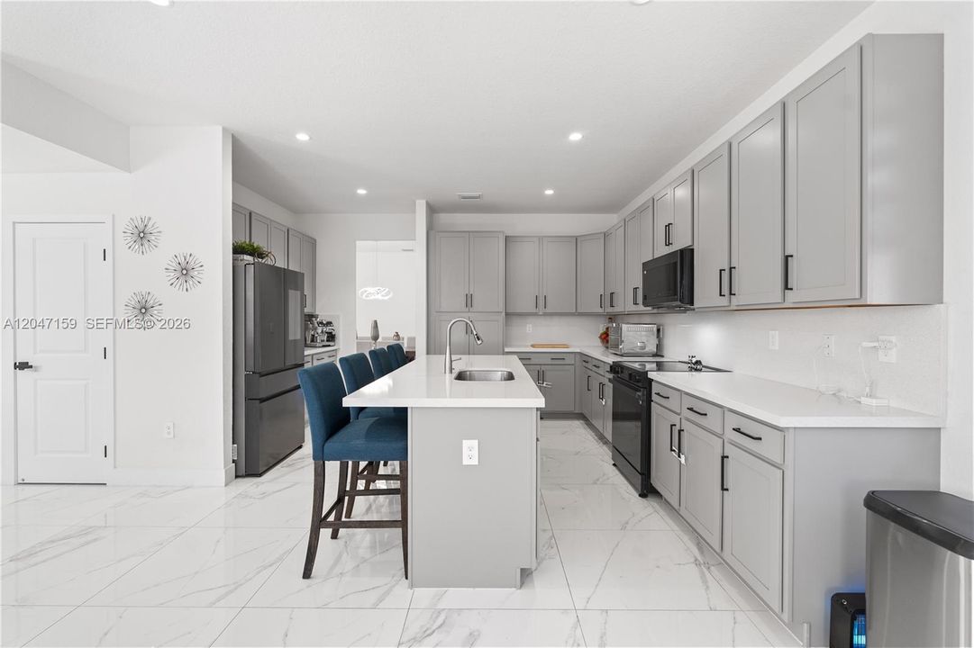 For Rent: $6,000 (5 beds, 5 baths, 3716 Square Feet)