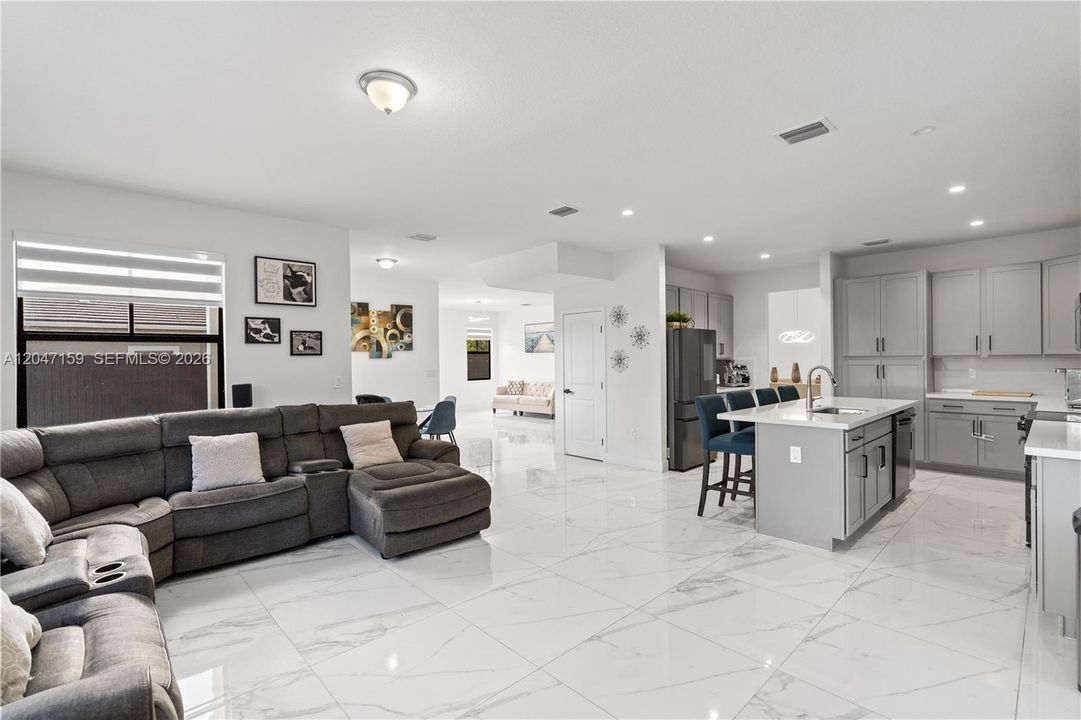 For Rent: $6,000 (5 beds, 5 baths, 3716 Square Feet)