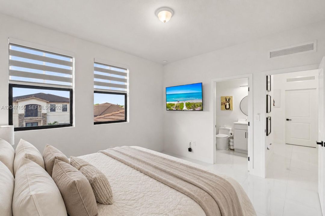 For Rent: $6,000 (5 beds, 5 baths, 3716 Square Feet)