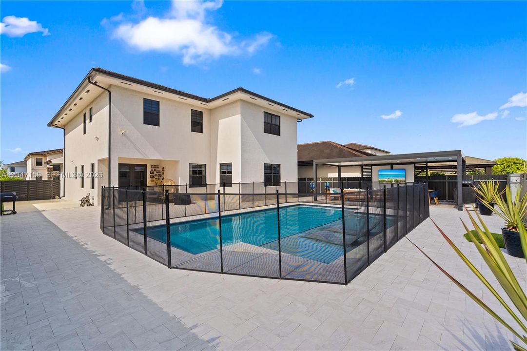 For Rent: $6,000 (5 beds, 5 baths, 3716 Square Feet)