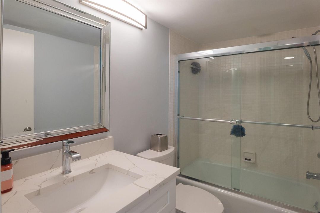 © Clark-2450 Presidential Way 1450-040