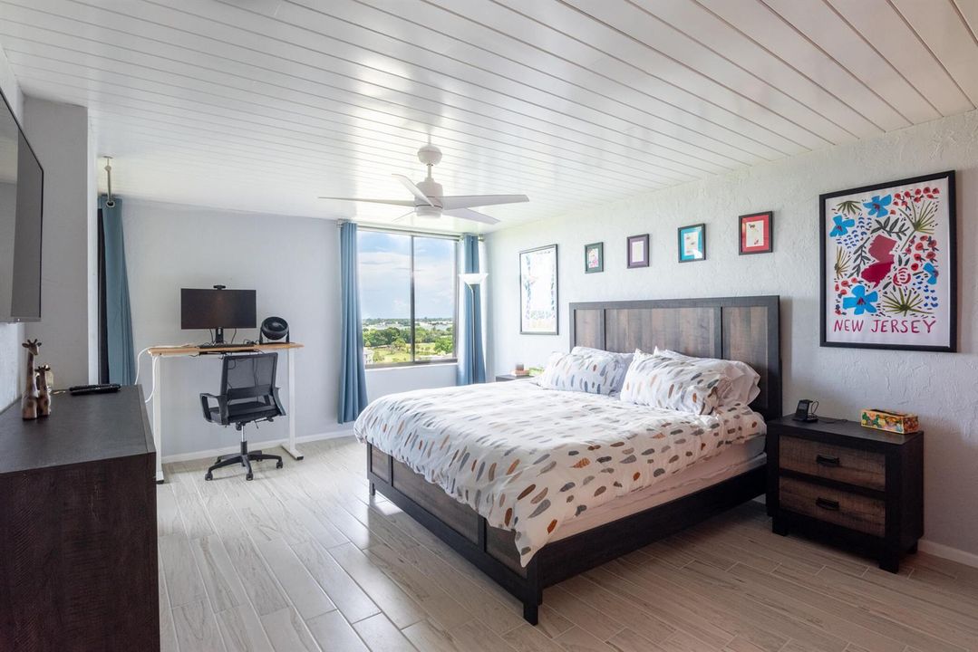 © Clark-2450 Presidential Way 1450-032