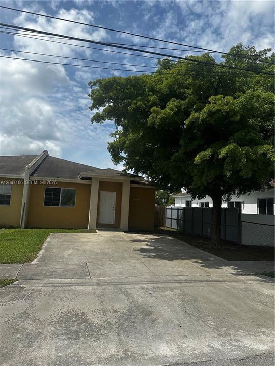 En Renta: $2,700 (4 camas, 3 baños, 1604 Pies cuadrados)