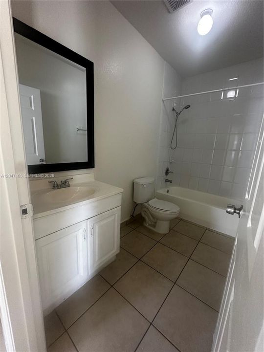 En Renta: $2,700 (4 camas, 3 baños, 1604 Pies cuadrados)