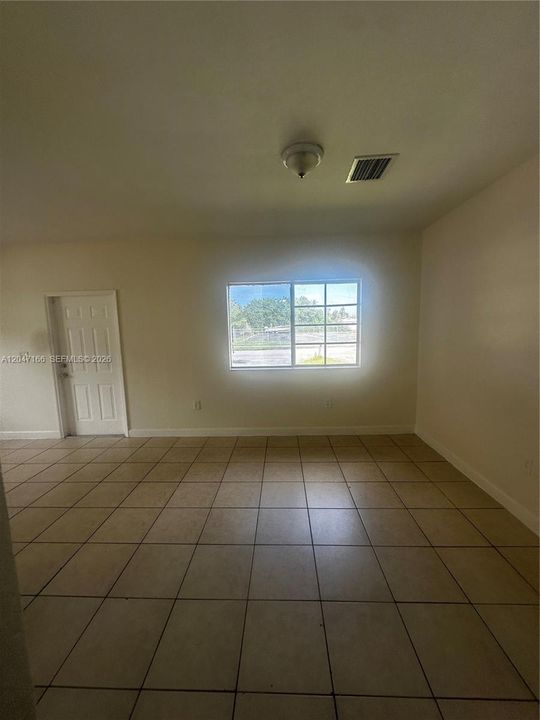 En Renta: $2,700 (4 camas, 3 baños, 1604 Pies cuadrados)