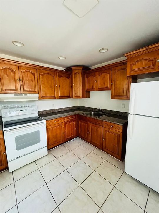 В аренду: $1,700 (1 спален, 1 ванн, 8140 Квадратных фут)