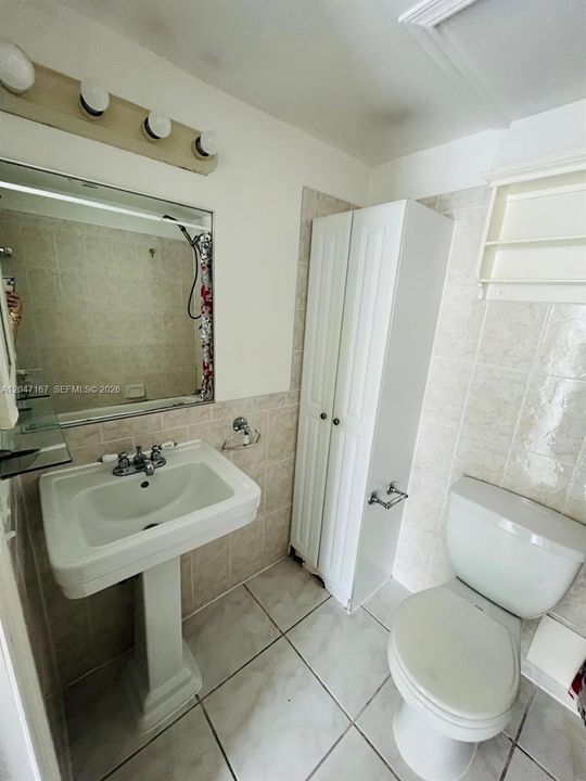В аренду: $1,700 (1 спален, 1 ванн, 8140 Квадратных фут)