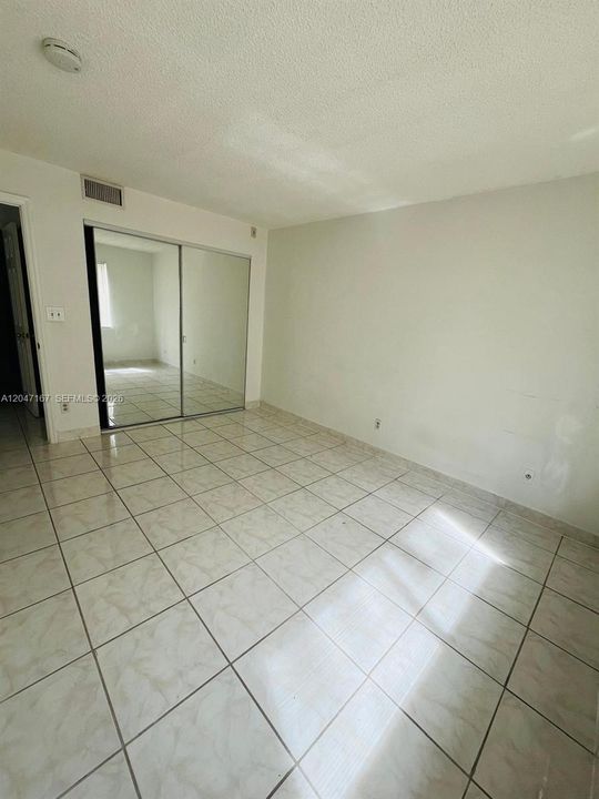 В аренду: $1,700 (1 спален, 1 ванн, 8140 Квадратных фут)