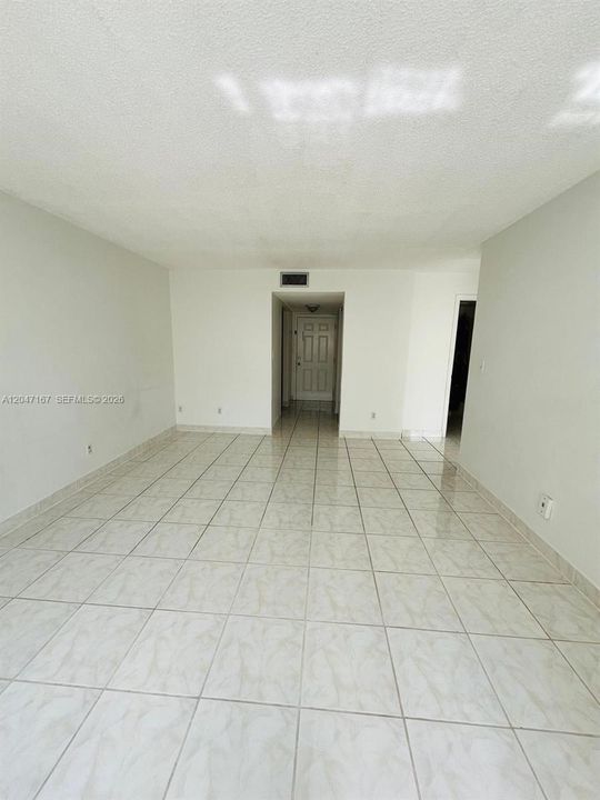 В аренду: $1,700 (1 спален, 1 ванн, 8140 Квадратных фут)