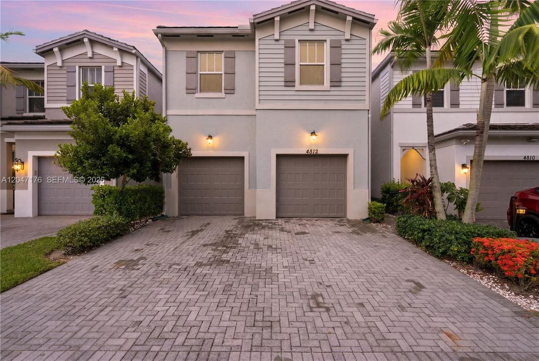 For Sale: $525,000 (4 beds, 2 baths, 1869 Square Feet)