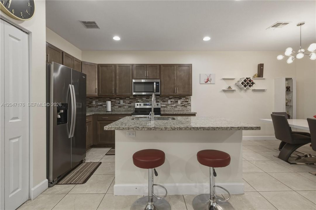 For Sale: $525,000 (4 beds, 2 baths, 1869 Square Feet)