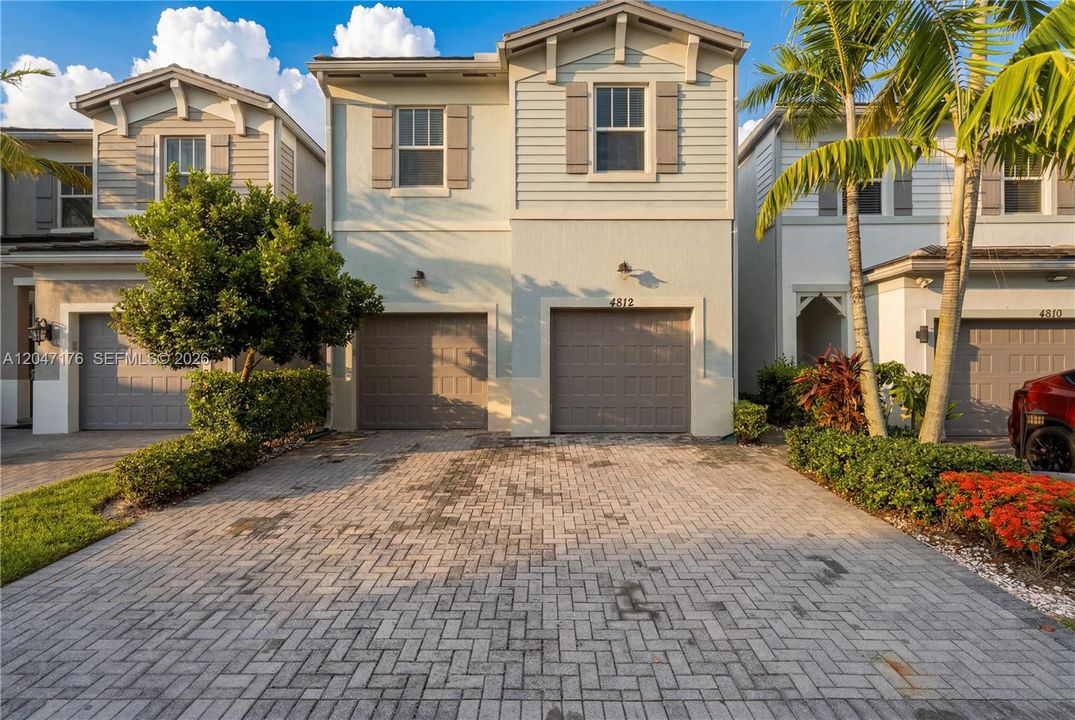 For Sale: $525,000 (4 beds, 2 baths, 1869 Square Feet)