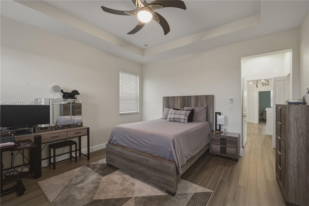 For Sale: $525,000 (4 beds, 2 baths, 1869 Square Feet)