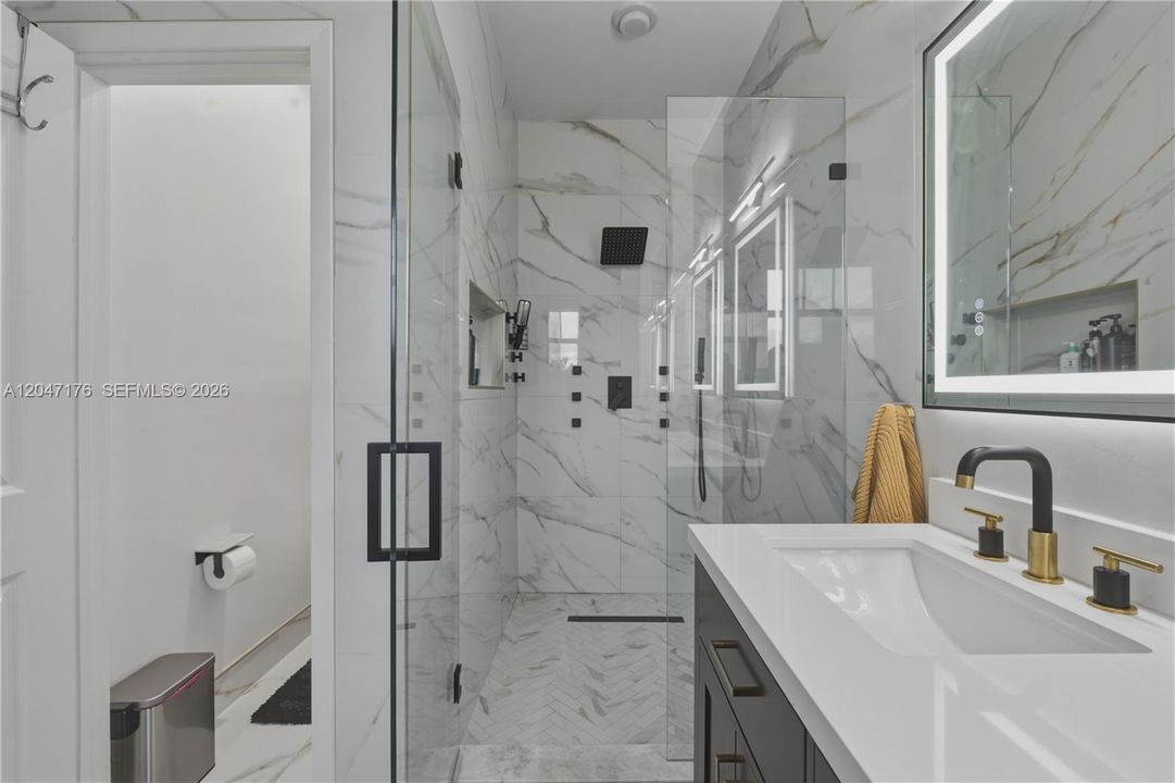For Sale: $525,000 (4 beds, 2 baths, 1869 Square Feet)