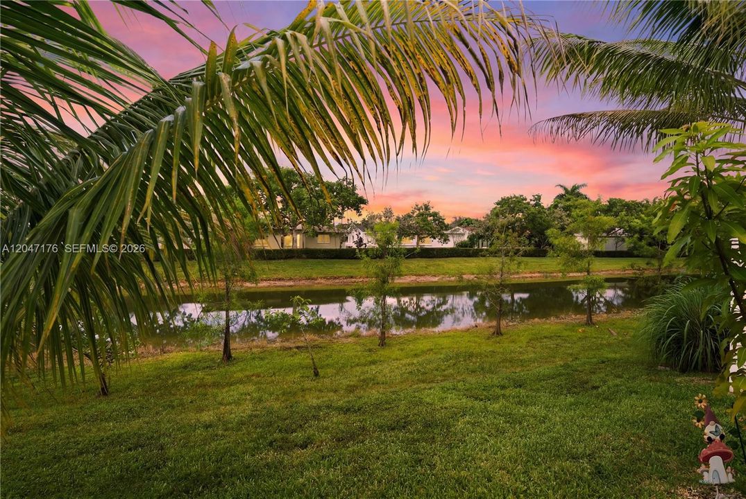 For Sale: $525,000 (4 beds, 2 baths, 1869 Square Feet)