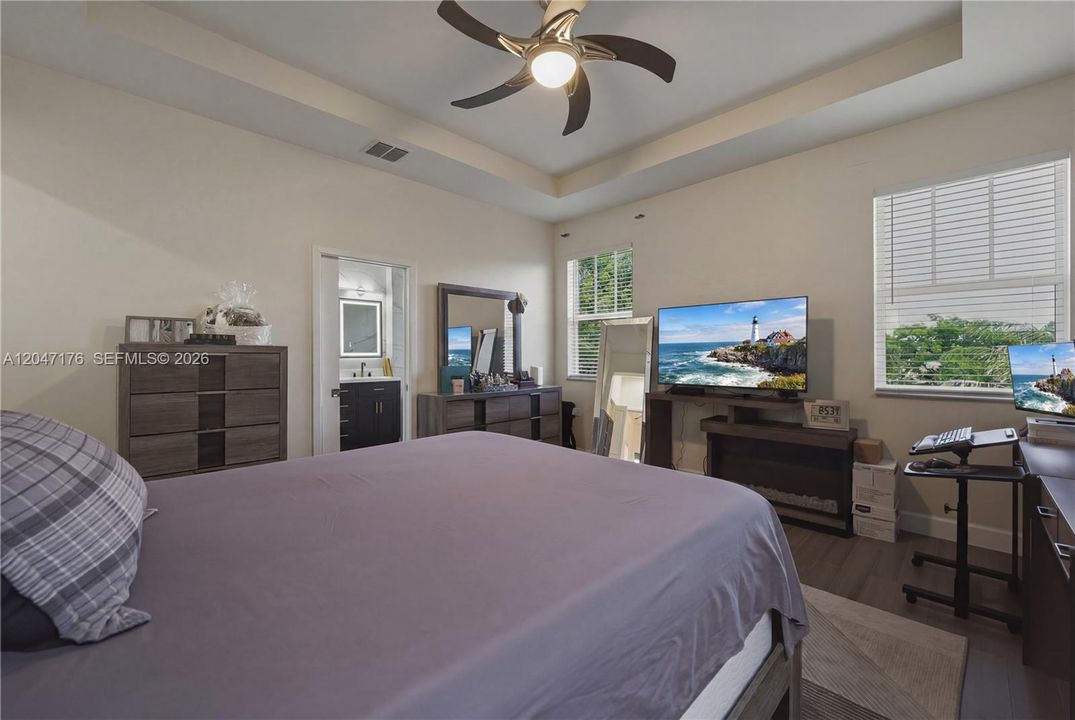 For Sale: $525,000 (4 beds, 2 baths, 1869 Square Feet)