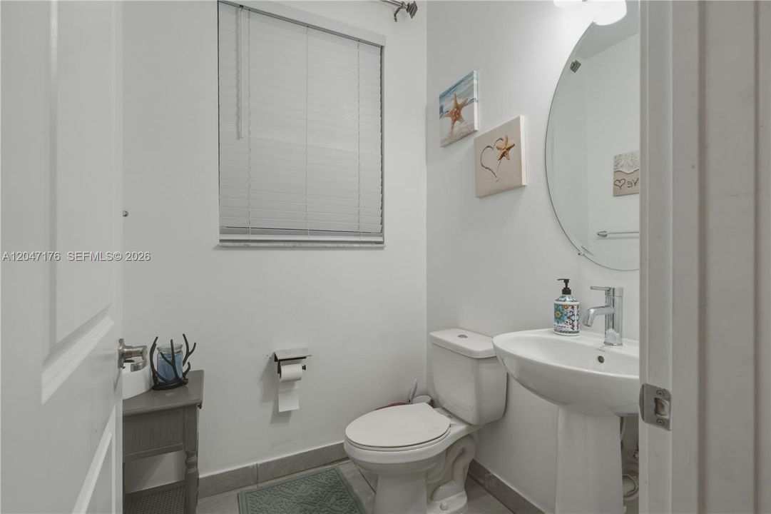 For Sale: $525,000 (4 beds, 2 baths, 1869 Square Feet)