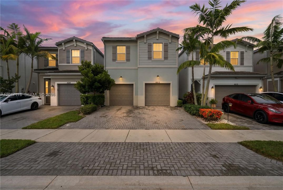 For Sale: $525,000 (4 beds, 2 baths, 1869 Square Feet)