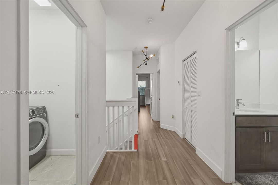 For Sale: $525,000 (4 beds, 2 baths, 1869 Square Feet)