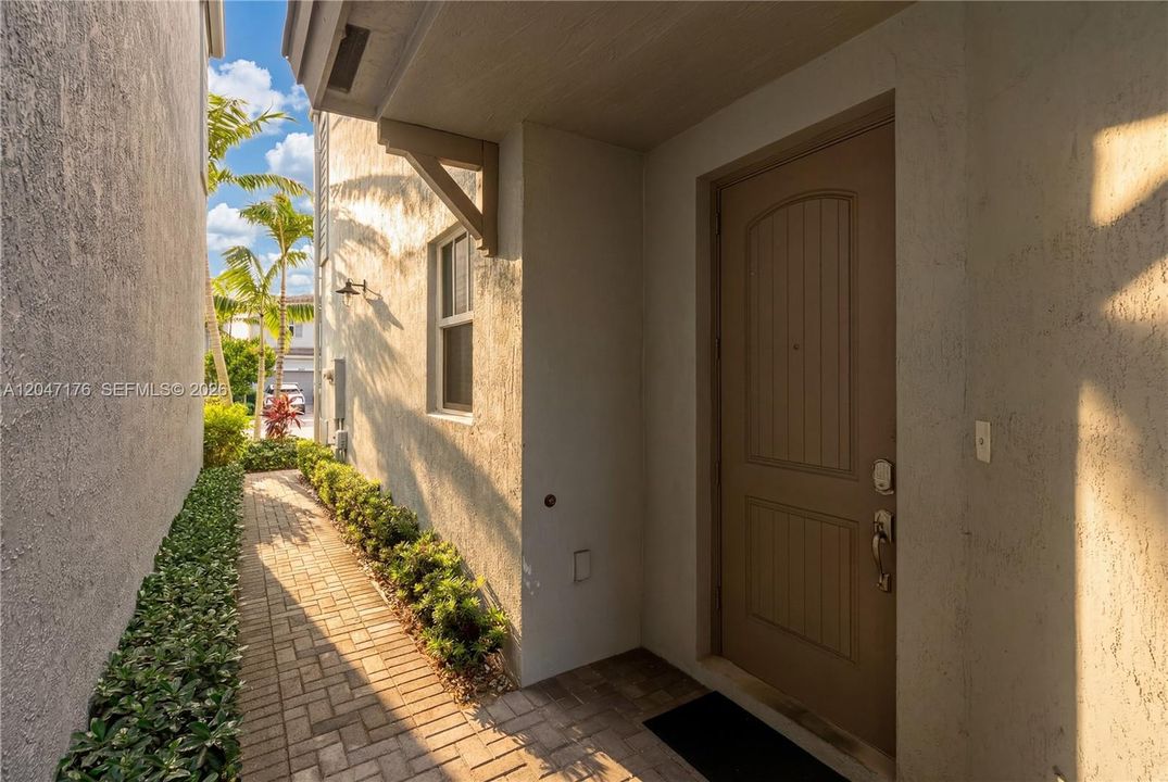For Sale: $525,000 (4 beds, 2 baths, 1869 Square Feet)