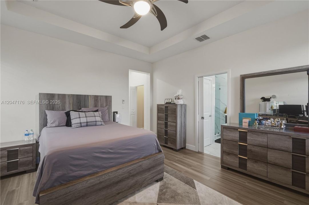 For Sale: $525,000 (4 beds, 2 baths, 1869 Square Feet)