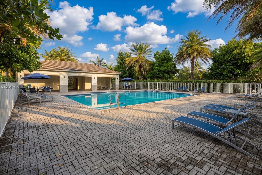 For Sale: $525,000 (4 beds, 2 baths, 1869 Square Feet)