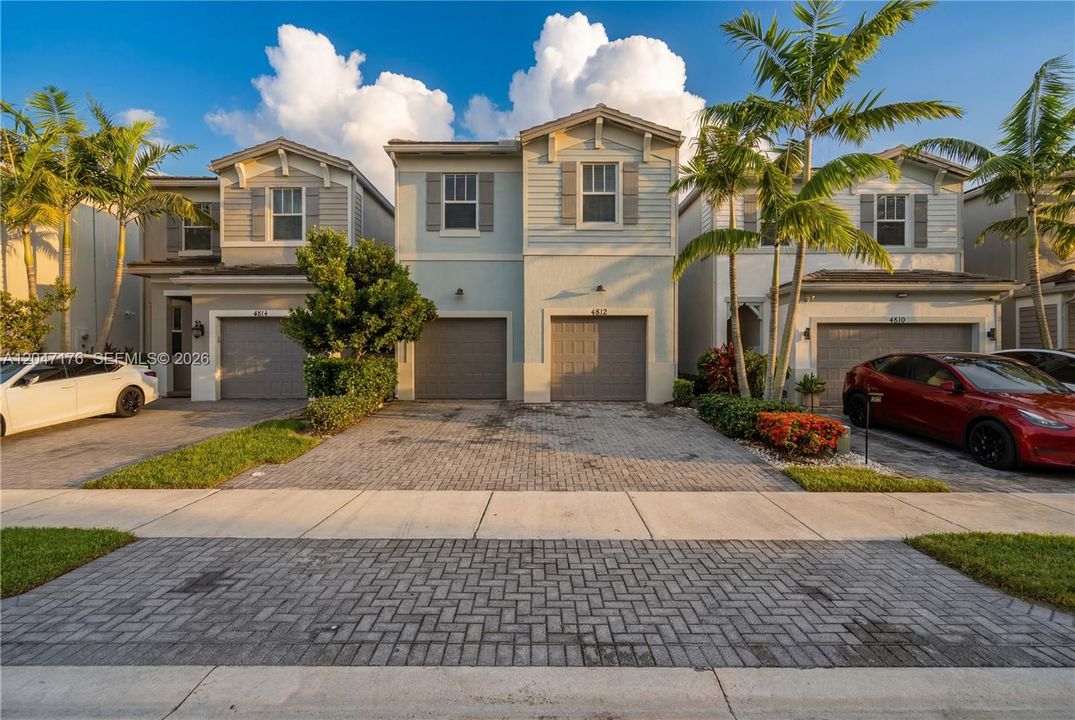For Sale: $525,000 (4 beds, 2 baths, 1869 Square Feet)