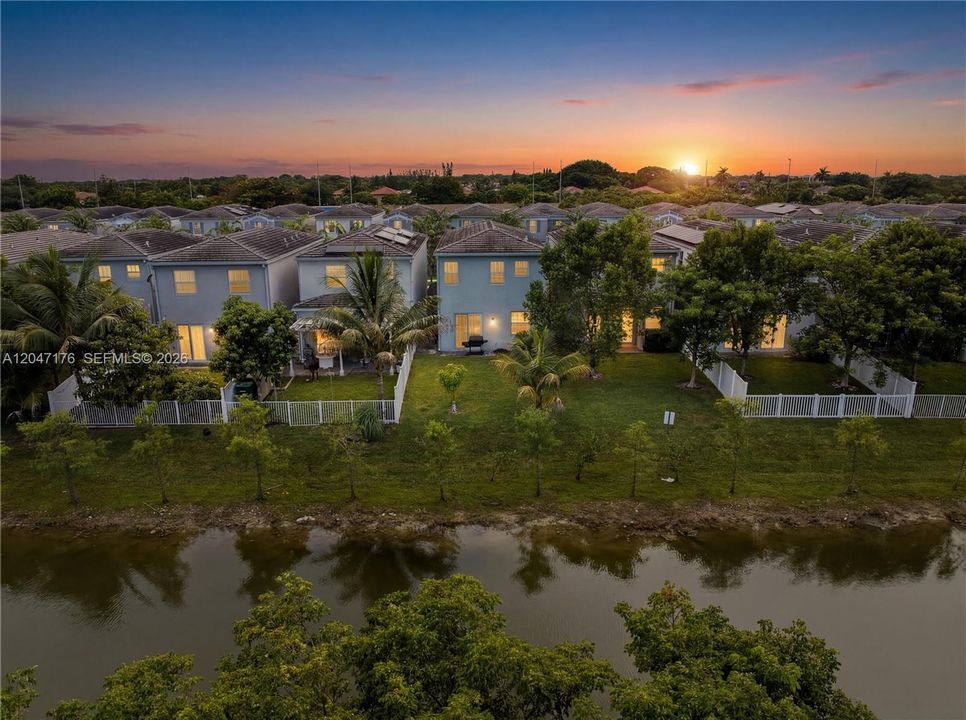 For Sale: $525,000 (4 beds, 2 baths, 1869 Square Feet)