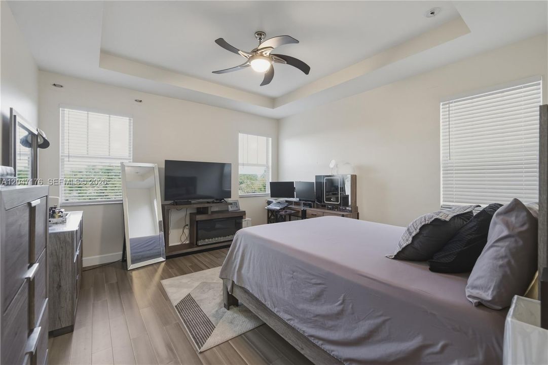 For Sale: $525,000 (4 beds, 2 baths, 1869 Square Feet)