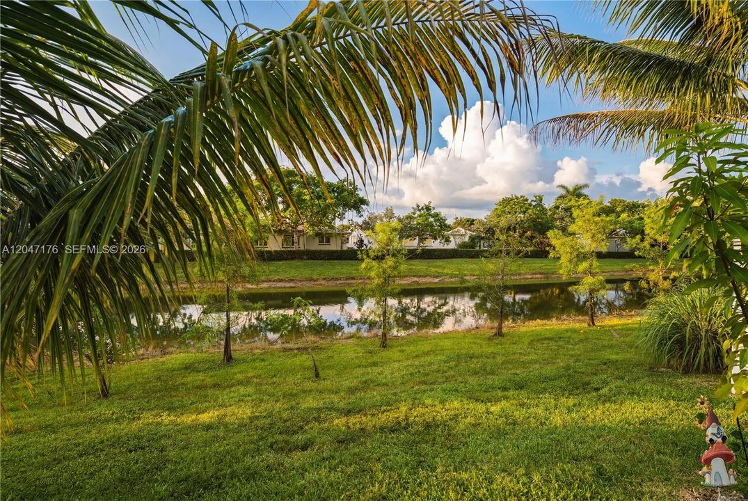 For Sale: $525,000 (4 beds, 2 baths, 1869 Square Feet)