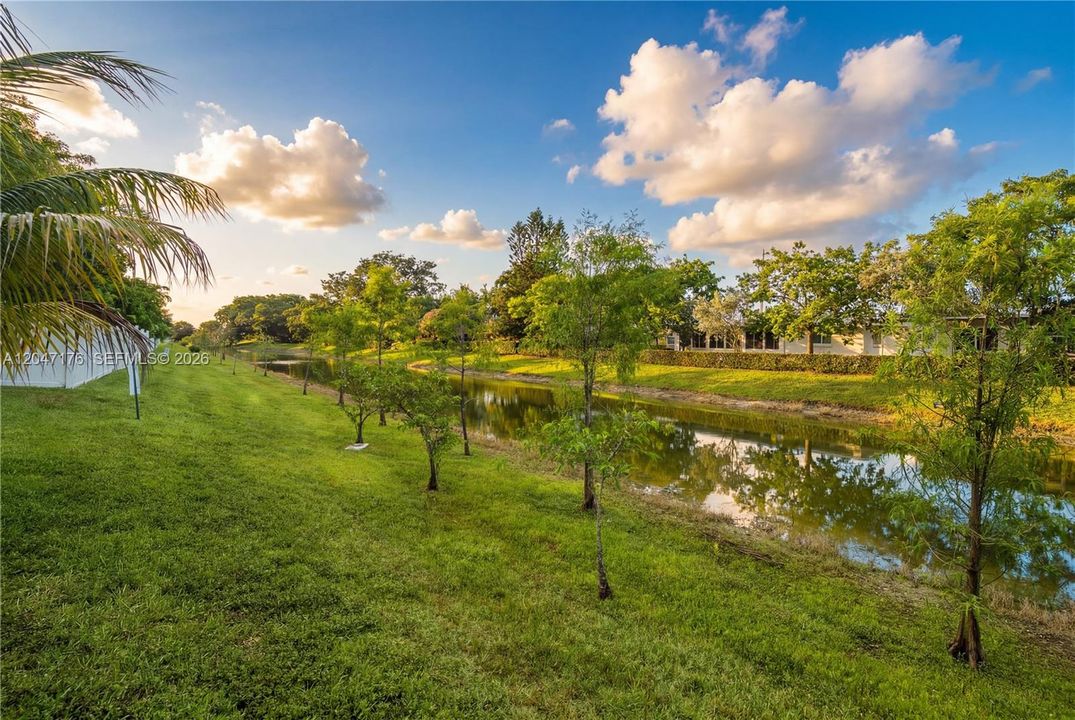 For Sale: $525,000 (4 beds, 2 baths, 1869 Square Feet)