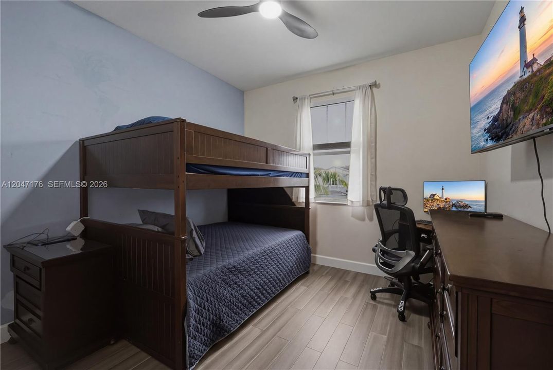 For Sale: $525,000 (4 beds, 2 baths, 1869 Square Feet)