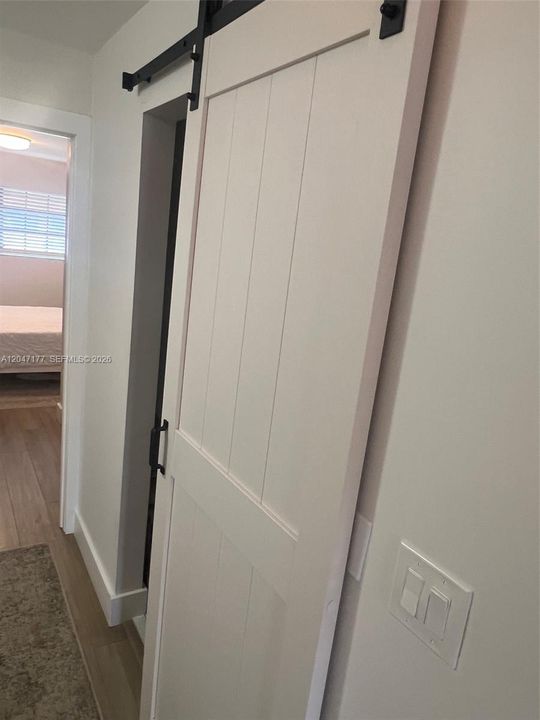 For Sale: $395,000 (2 beds, 1 baths, 962 Square Feet)