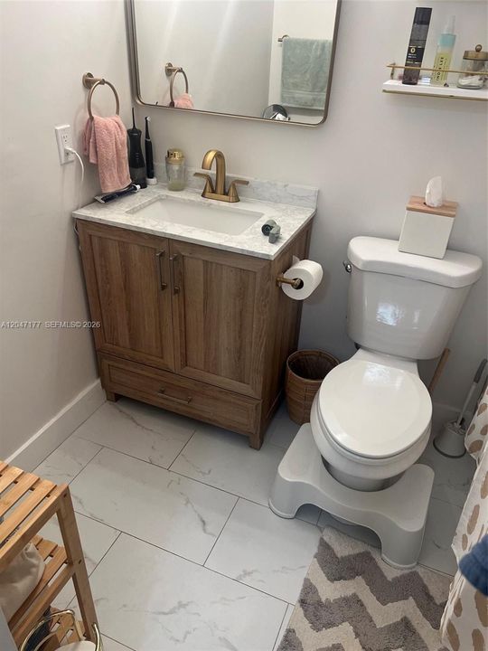 For Sale: $395,000 (2 beds, 1 baths, 962 Square Feet)