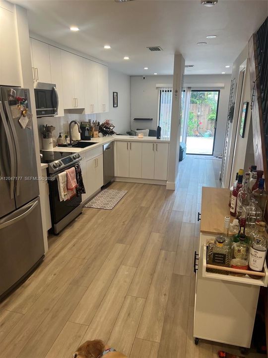 For Sale: $395,000 (2 beds, 1 baths, 962 Square Feet)