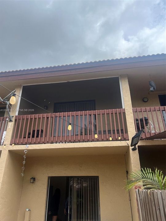 For Sale: $395,000 (2 beds, 1 baths, 962 Square Feet)