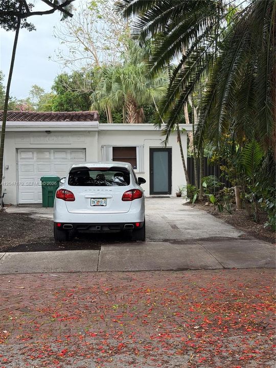 Exclusive private parking space in front of entrance.
