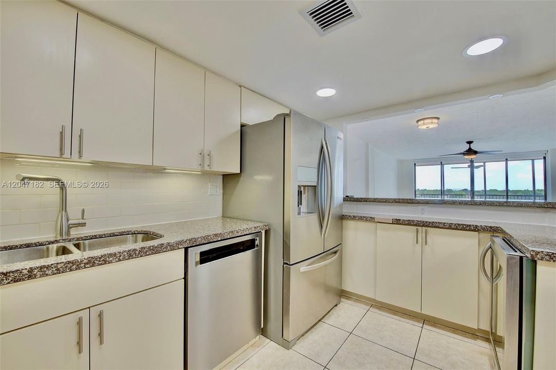 В аренду: $2,400 (2 спален, 2 ванн, 1586 Квадратных фут)