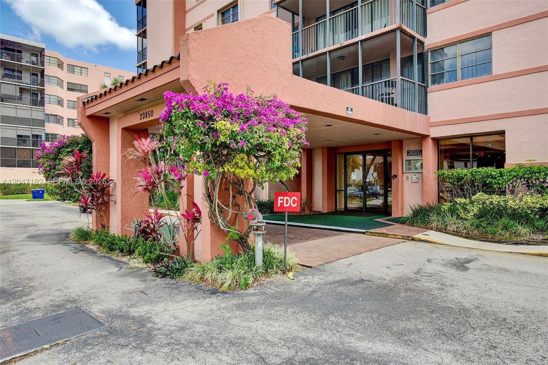 В аренду: $2,400 (2 спален, 2 ванн, 1586 Квадратных фут)