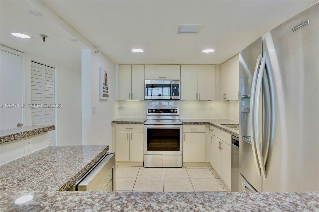 В аренду: $2,400 (2 спален, 2 ванн, 1586 Квадратных фут)