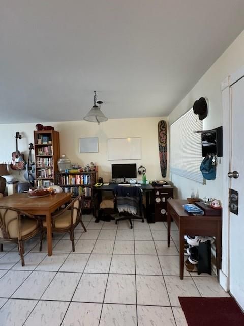For Sale: $230,000 (1 beds, 1 baths, 648 Square Feet)