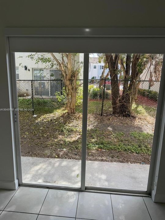 В аренду: $1,900 (3 спален, 2 ванн, 1060 Квадратных фут)