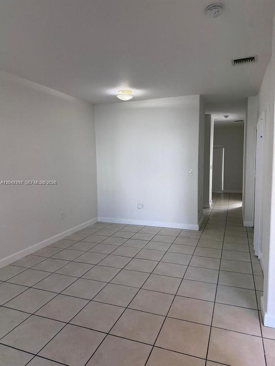 В аренду: $1,900 (3 спален, 2 ванн, 1060 Квадратных фут)