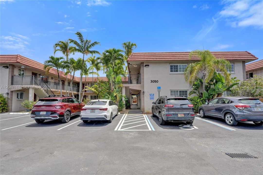 For Rent: $2,000 (2 beds, 1 baths, 788 Square Feet)