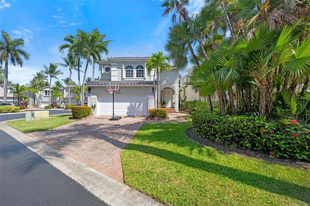 For Sale: $1,399,000 (3 beds, 2 baths, 2038 Square Feet)