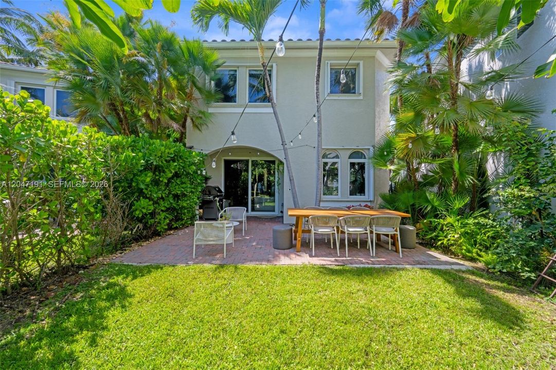 For Sale: $1,399,000 (3 beds, 2 baths, 2038 Square Feet)
